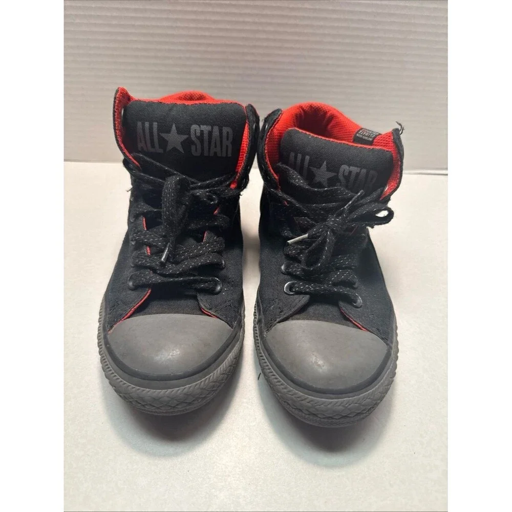 Converse chuck Taylor All Star High Top Sneaker Youth US Size 5 - Black - Red